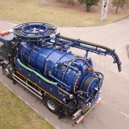 ПОСТАВКА СОВРЕМЕННОГО ДВУФУНКЦИОНАЛЬНОГО ИЛОСОСНОГО АВТОМОБИЛЯ SSC7,5